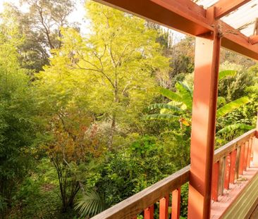 Charming cottage overlooks beautiful bushland - Photo 6