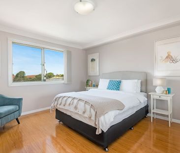 Bright & Spacious, Easy Living in the Heart of Bexley - Photo 4