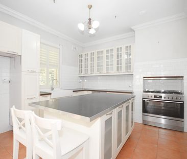 Beautiful Family Home!! - Photo 3