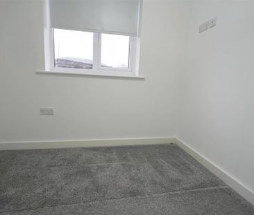 4 bedroom terraced house to rent - Photo 3