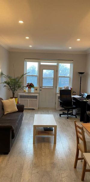 1 Bedroom - 4201 Boulevard Decarie, Montréal - Photo 1