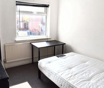 5 bedroom end of terrace house to rent - Photo 5