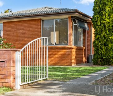 Beautifully Renovated 3-Bedroom Home - Photo 4