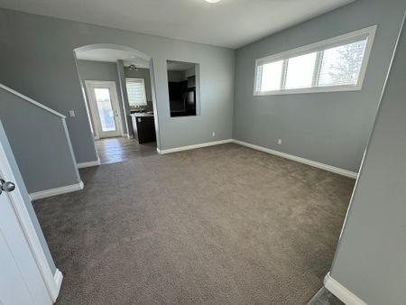 Stunning 3 Bedroom Duplex w/ Garage in Sylvan Lake! - Photo 4