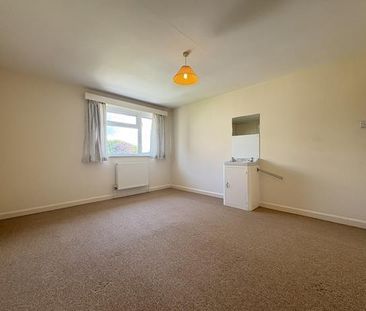 4 bedroom semi-detached house to rent - Photo 6