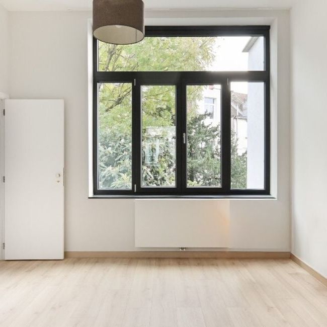 Appartement te huur in Elsene voor € 1.290 met 1 slaapkamer - Photo 1