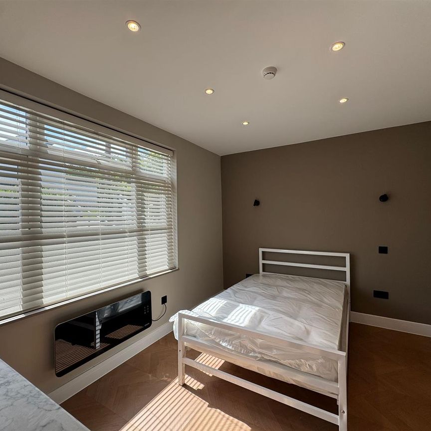 Muirfield Road, Watford WD19, London - Photo 1