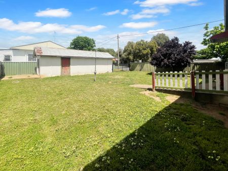 Beautiful home in the heart of South Dubbo - Photo 5