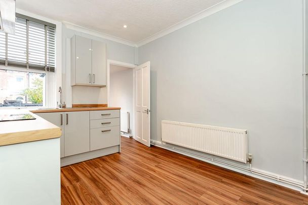 4 bedroom terraced house to rent - Photo 1