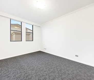 Modern Two Bedroom Apartments in Prime Location - Top floor aparment - Photo 2