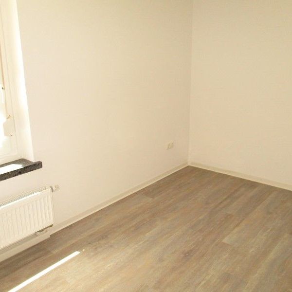 Renovierte 3 - Zimmer Wohnung mit Balkon in modernisierter Wohnanlage! - Foto 1