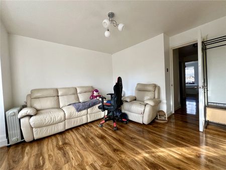 Springside Court, Josephs Road, Guildford, Surrey, GU1 1BT - Photo 2