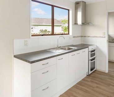 Fully fenced three bedroom home! - Photo 4