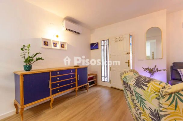 Casa adosada en alquiler en Carrer de la Vall de Laguart - Photo 1