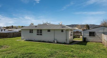 Large 4 Bed Family Home in Whakatane - Photo 4