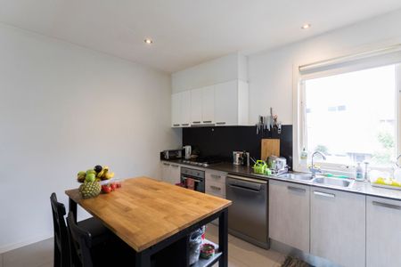 Modern 2-bedroom double storey townhouse in great location. - Photo 3