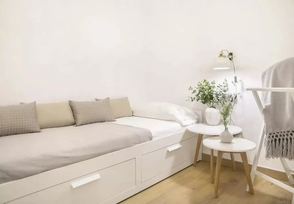 Carrer del Consell de Cent, Barcelona, Catalonia 08013 - Photo 1