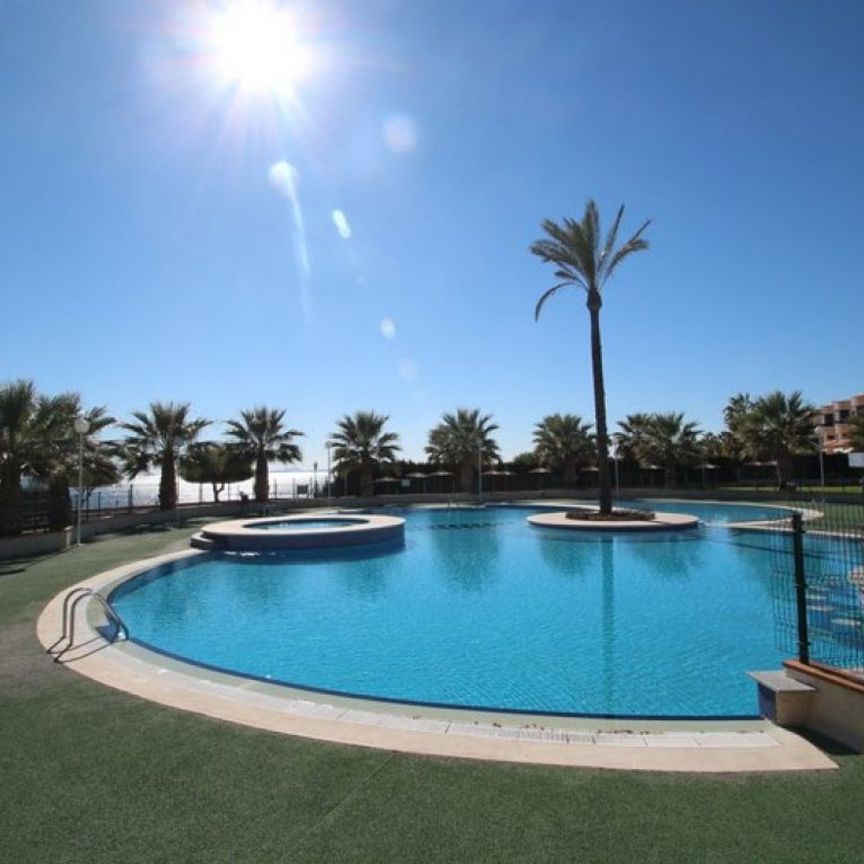 Apartamento bajo en Calas de Campoamor. Temporada - Photo 1