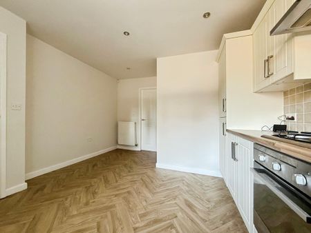 3 bedroom semi-detached house to rent - Photo 5