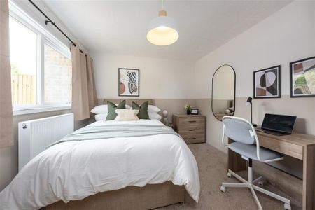 4 bedroom semi-detached house to rent - Photo 3