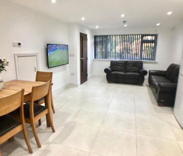 1 bedroom house of multiple occupation to rent - Photo 2