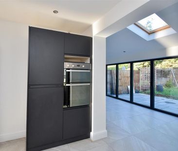 3 bedroom semi-detached house to rent - Photo 6