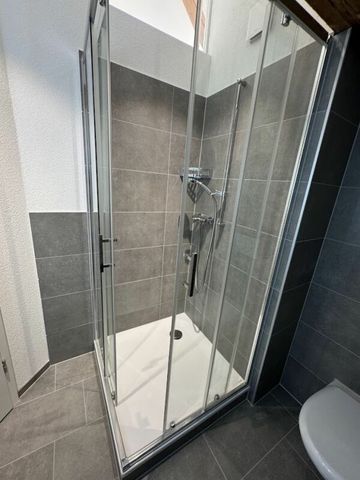 Sonnige Dachwohnung mit Sichtbalken und besonderem Charme - Photo 5