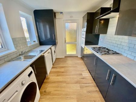 Welbeck Gardens, Bedford, MK41 - Photo 3