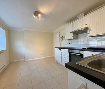 2 bedroom Detached Bungalow to let - Photo 2