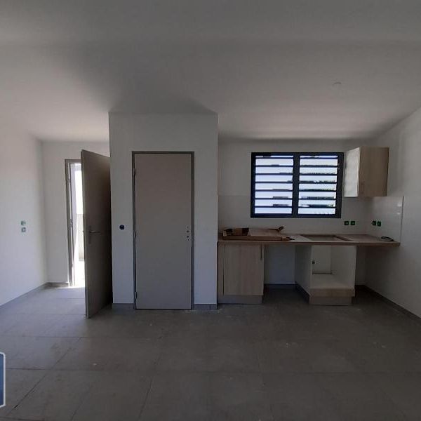 Location Appartement 1 pièce 28m² ST PIERRE 97410 - Photo 2