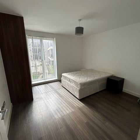 3 Bed Flat, Olympic Park Avenue, E20 - Photo 1