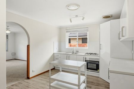 Charming Three Bedroom Home! - Photo 4