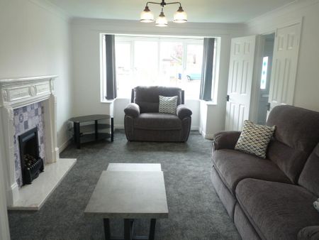 3 bedroom detached house to rent - Photo 2