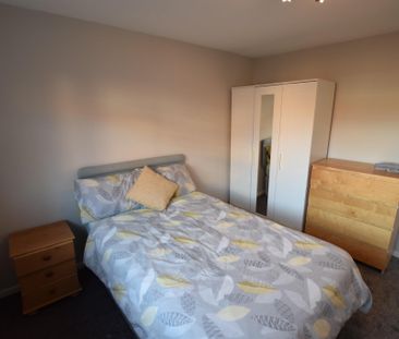 Long Banks, Harlow - Photo 5