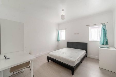 5 bedroom semi-detached house to rent - Photo 3