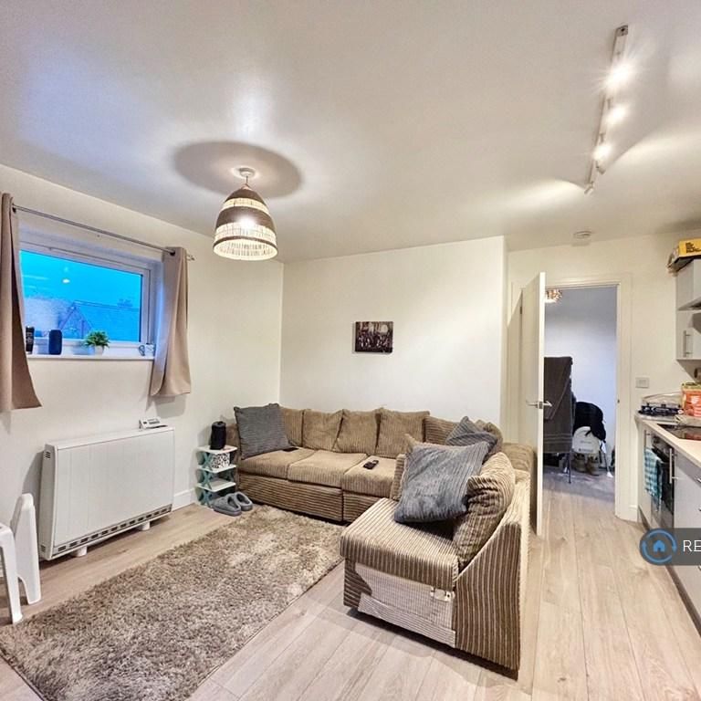 1 bedroom flat to rent - Photo 1