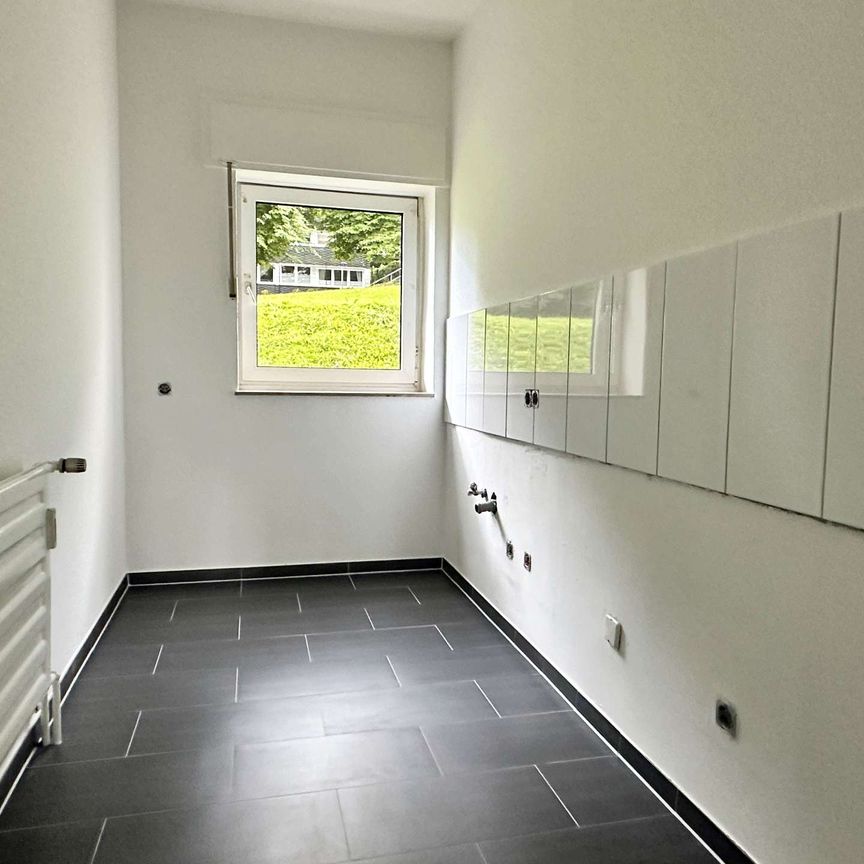 WERMELSKIRCHEN: SCHÖNE 2-ZIMMERWOHNUNG IM ERDGESCHOSS (HOCHPARTERRE) +KOMPLETT RENOVIERT - Photo 1