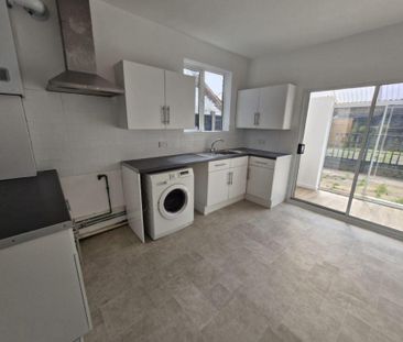 3 bedroom terraced house to rent - Photo 3