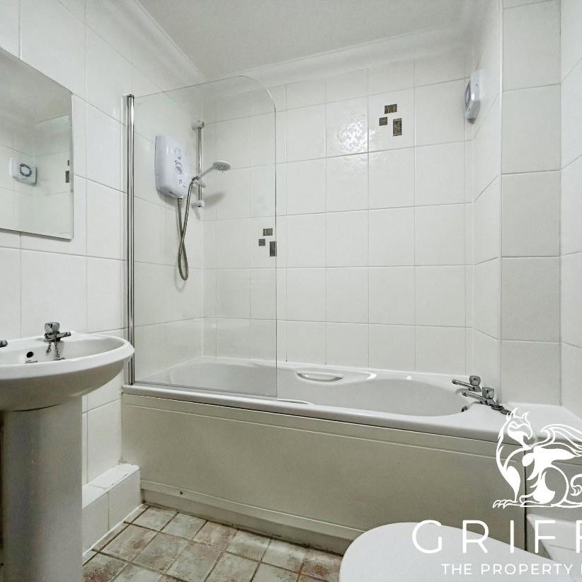 Noak Hill Road, Billericay, CM12 - Photo 1