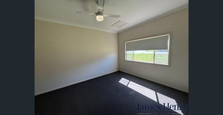 Three-Bedroom Home in East Branxton 🏡 - Photo 3