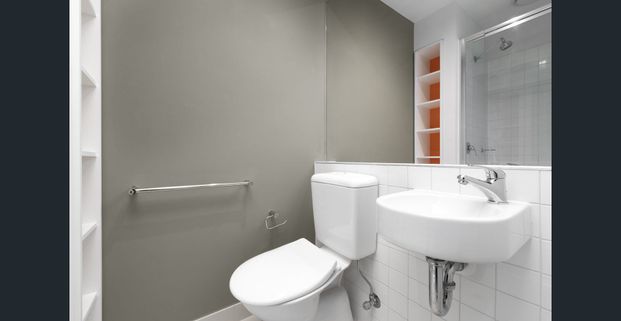 Great Student Accommodation with Melbourne University and RMIT on the doorstep - Photo 1