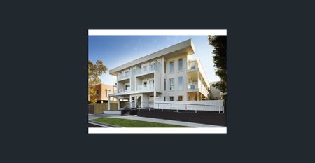 GROUND FLOOR WITH OWN COURTYARD! - Photo 3