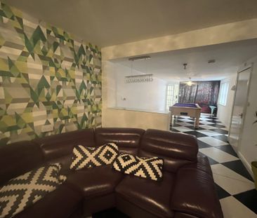 Bristol Road, Birmingham, Selly Oak - Photo 2