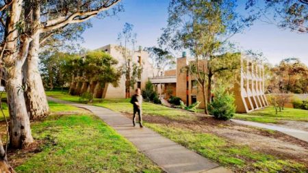 La Trobe University - Chisholm College, Melbourne - Photo 3