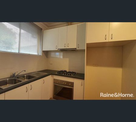 2/1 Thomas Street, St Albans, Vic 3021 - Photo 1