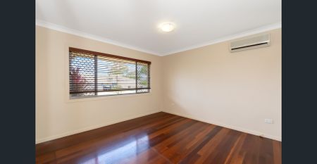 Massive Family Home - Photo 2