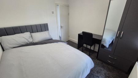 4 bedroom terraced house to rent - Photo 3