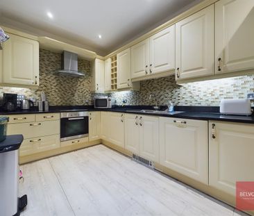 3 bedroom flat to rent - Photo 4