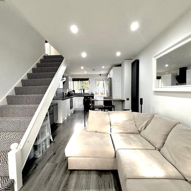 3 bedroom terraced house to rent - Photo 1