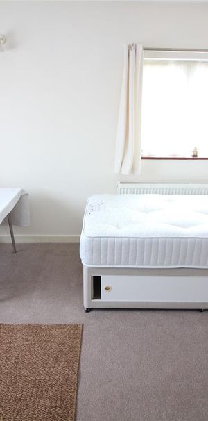 Magdala Road, Isleworth - Photo 1